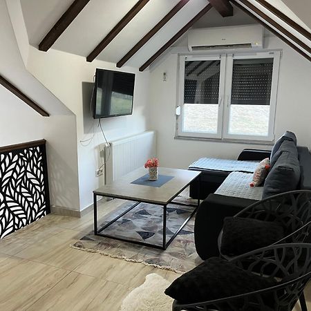 Vacation House Studenac Bihac Bagian luar foto