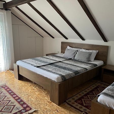 Vacation House Studenac Bihac Bagian luar foto