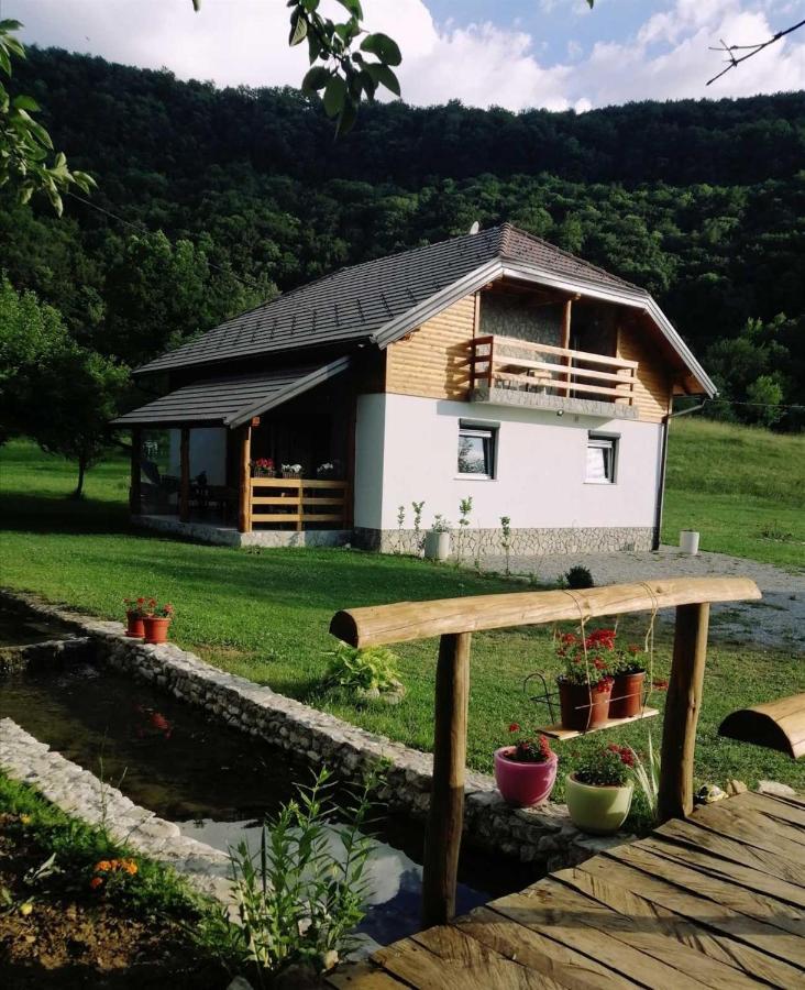 Vacation House Studenac Bihac Bagian luar foto