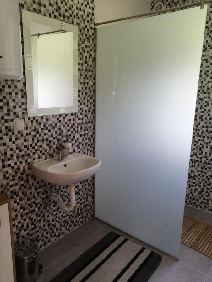 Vacation House Studenac Bihac Bagian luar foto