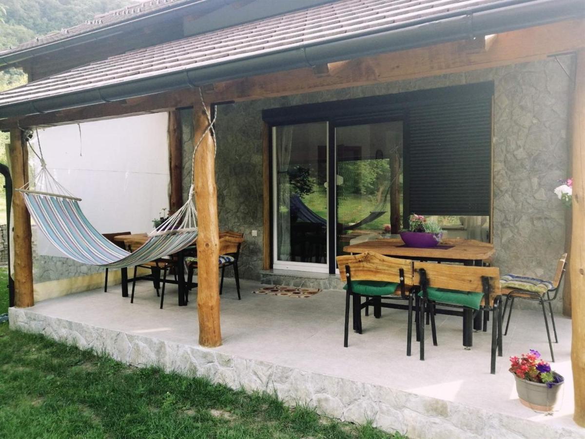 Vacation House Studenac Bihac Bagian luar foto