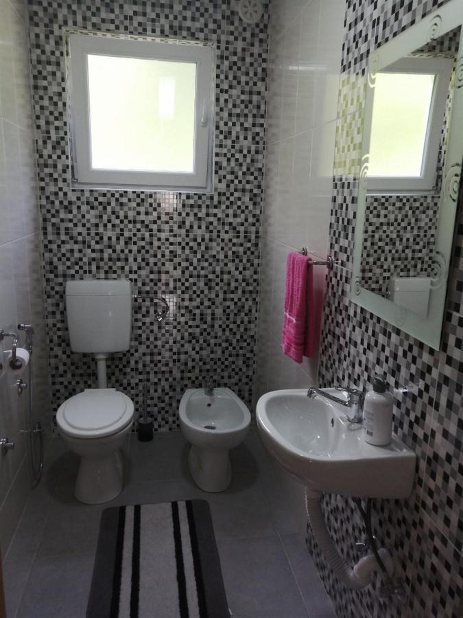 Vacation House Studenac Bihac Bagian luar foto