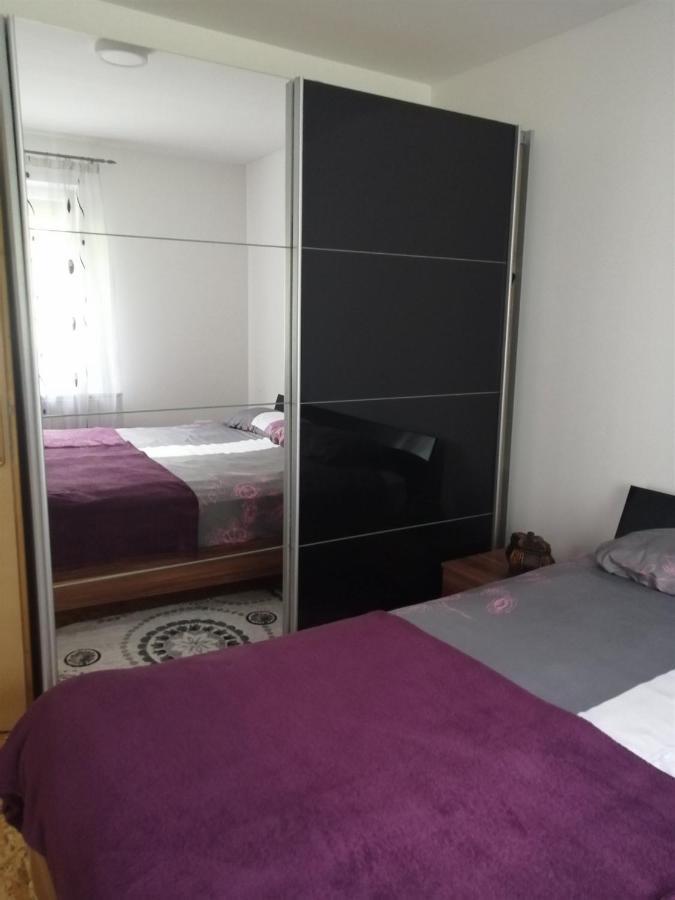 Vacation House Studenac Bihac Bagian luar foto