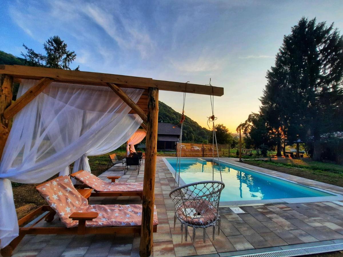 Vacation House Studenac Bihac Bagian luar foto