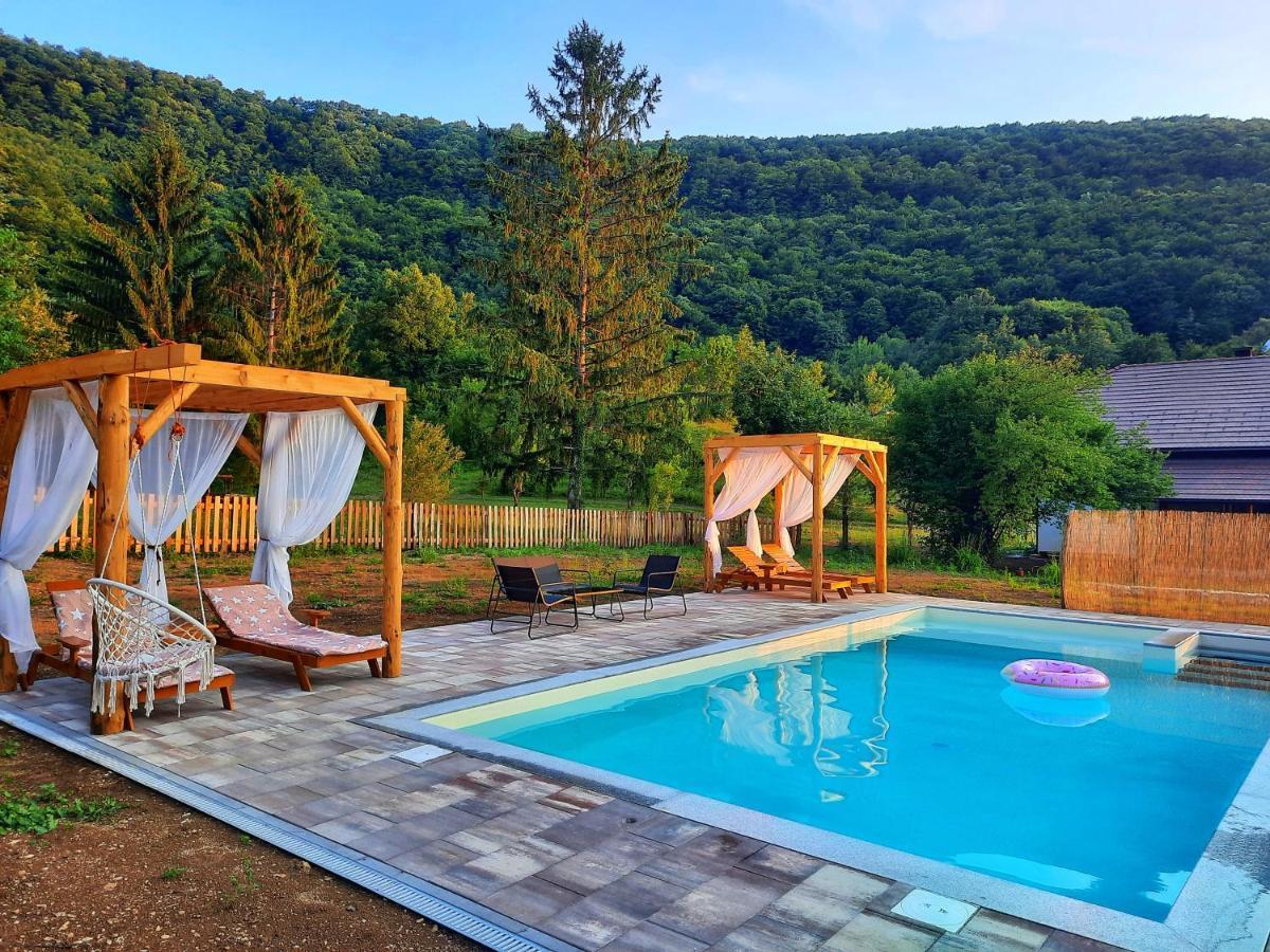 Vacation House Studenac Bihac Bagian luar foto