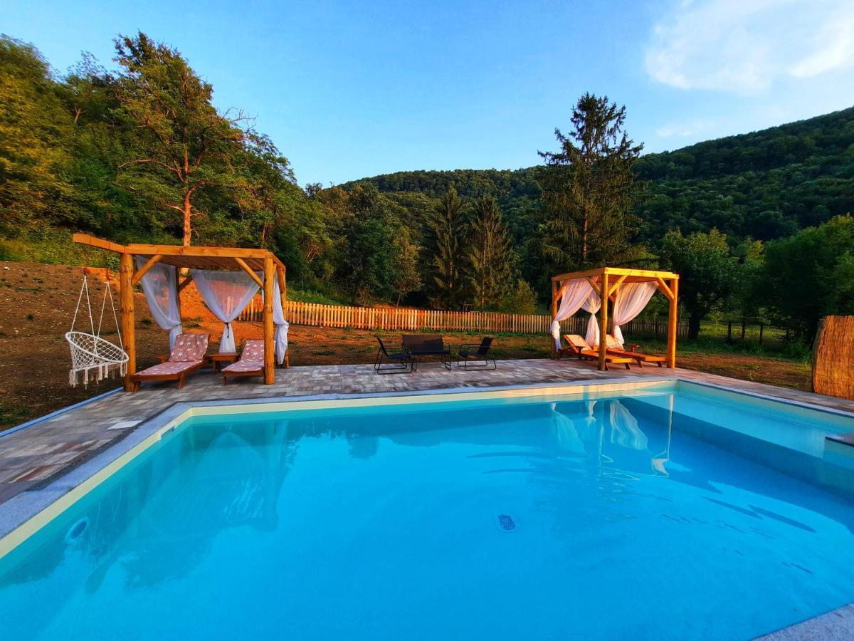 Vacation House Studenac Bihac Bagian luar foto