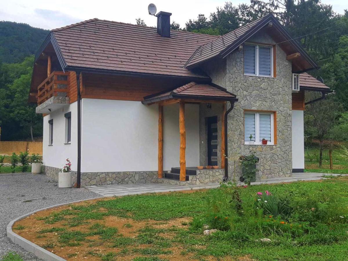 Vacation House Studenac Villa Bihac Bagian luar foto