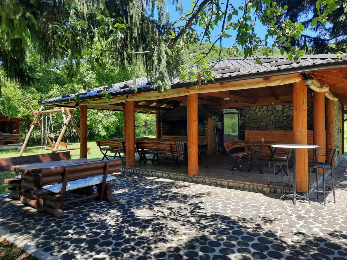 Vacation House Studenac Bihac Bagian luar foto