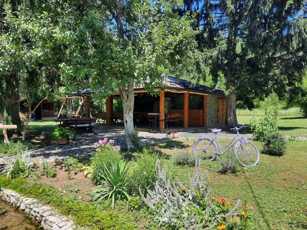 Vacation House Studenac Bihac Bagian luar foto