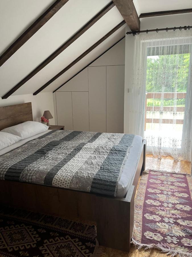 Vacation House Studenac Bihac Bagian luar foto