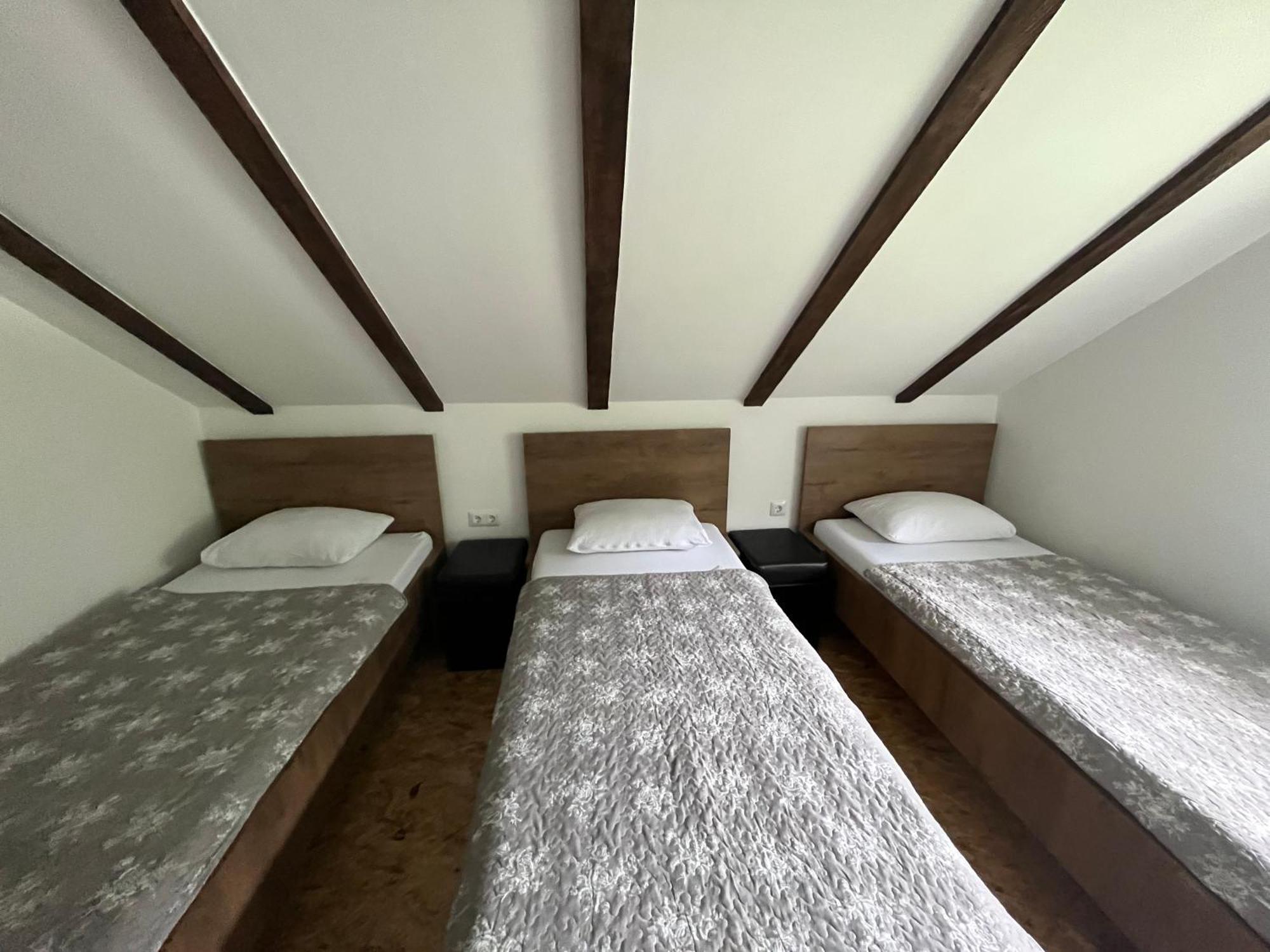 Vacation House Studenac Bihac Bagian luar foto