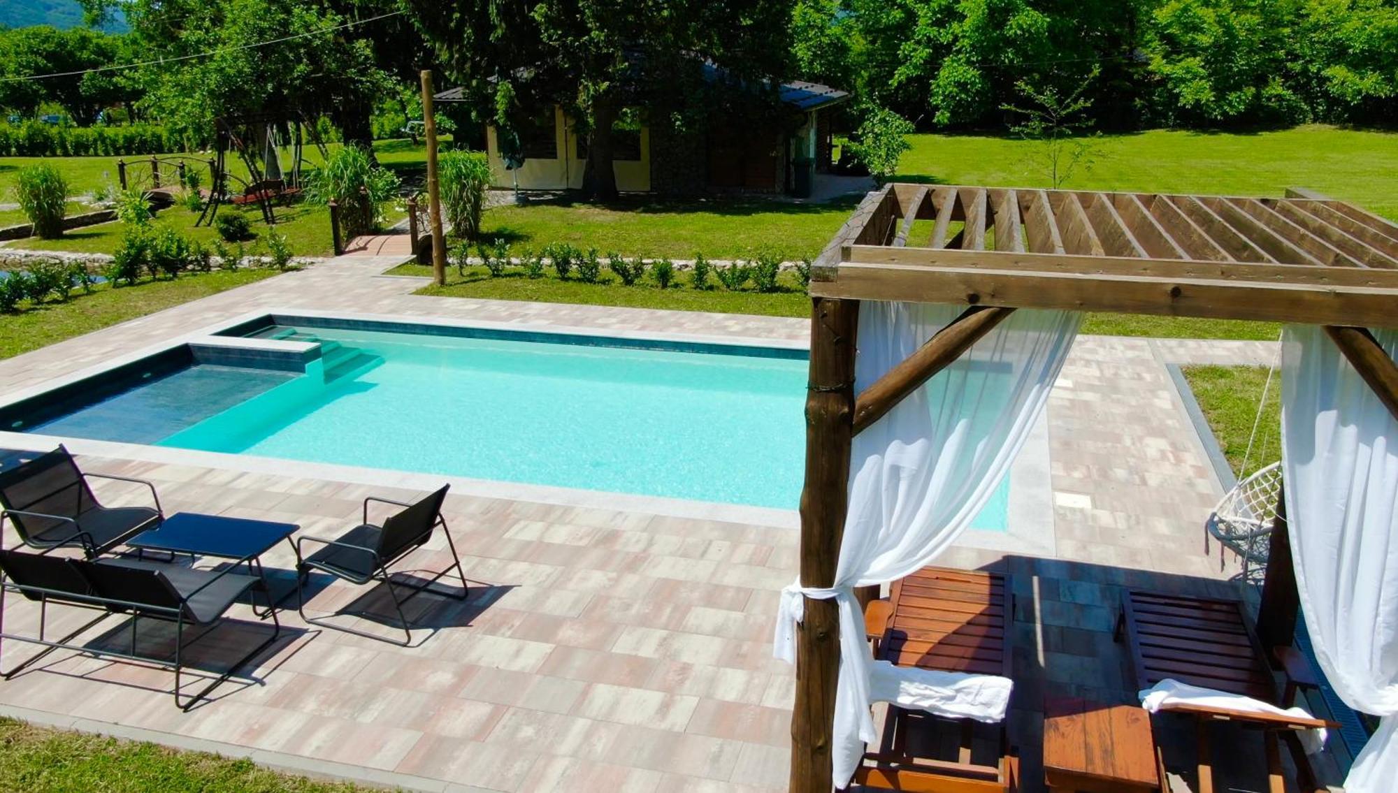 Vacation House Studenac Bihac Bagian luar foto