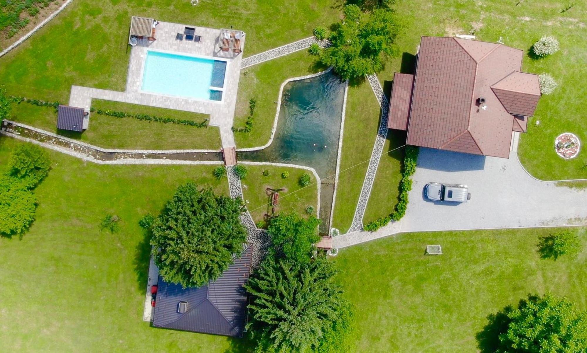 Vacation House Studenac Bihac Bagian luar foto