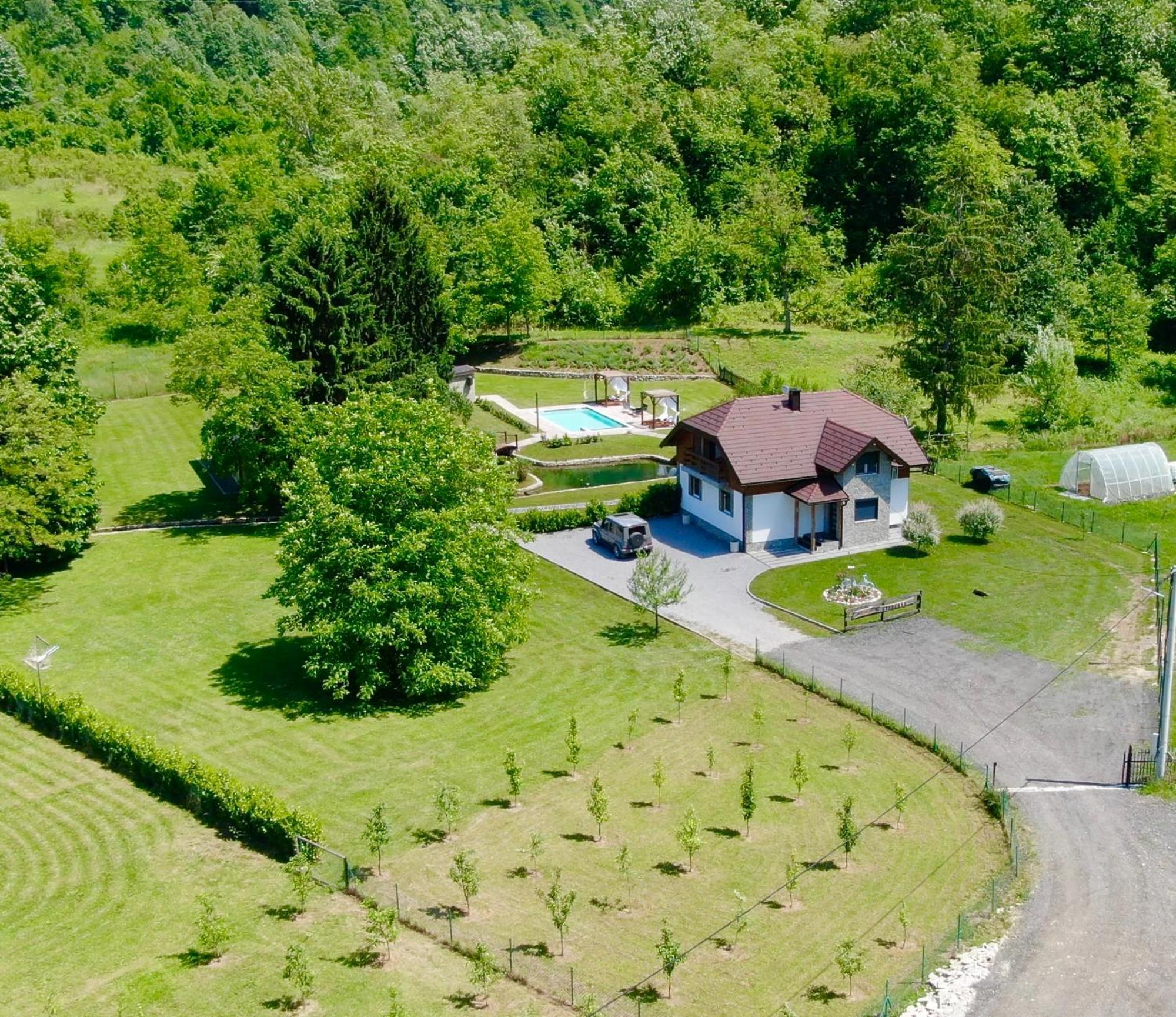 Vacation House Studenac Villa Bihac Bagian luar foto